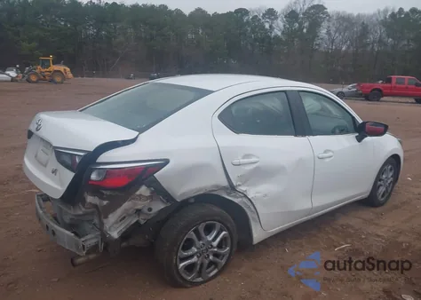 2018 Toyota Yaris Ia z USA, uszkodzony, nr VIN 3MYDLBYV4JY333024